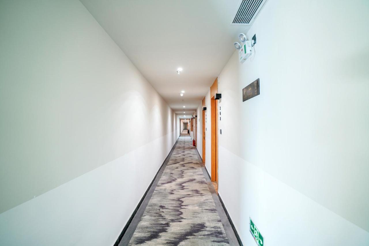 Felice Hotel-Guangzhou Baiyun International Airport Renhe Metro Station Branch Eksteriør billede