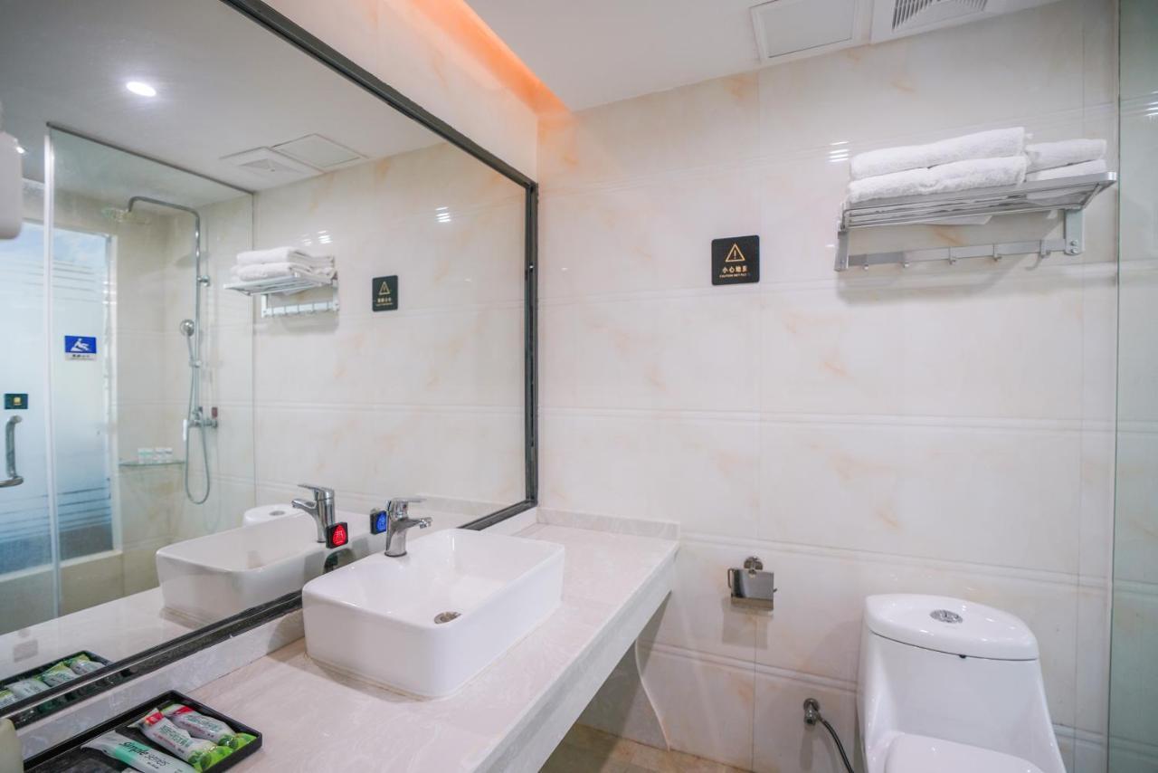 Felice Hotel-Guangzhou Baiyun International Airport Renhe Metro Station Branch Eksteriør billede
