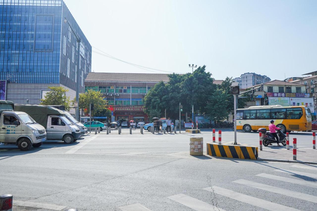 Felice Hotel-Guangzhou Baiyun International Airport Renhe Metro Station Branch Eksteriør billede