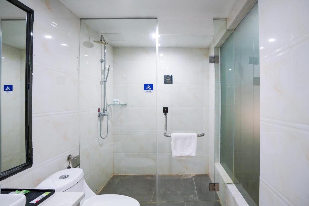 Felice Hotel-Guangzhou Baiyun International Airport Renhe Metro Station Branch Eksteriør billede