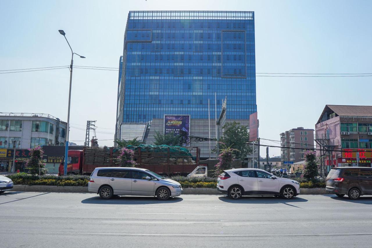 Felice Hotel-Guangzhou Baiyun International Airport Renhe Metro Station Branch Eksteriør billede